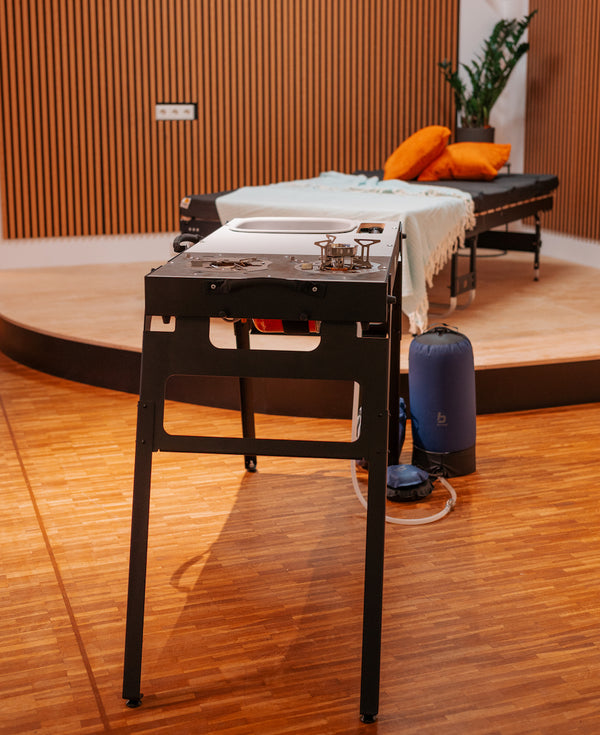 Campingküche im Showroom.