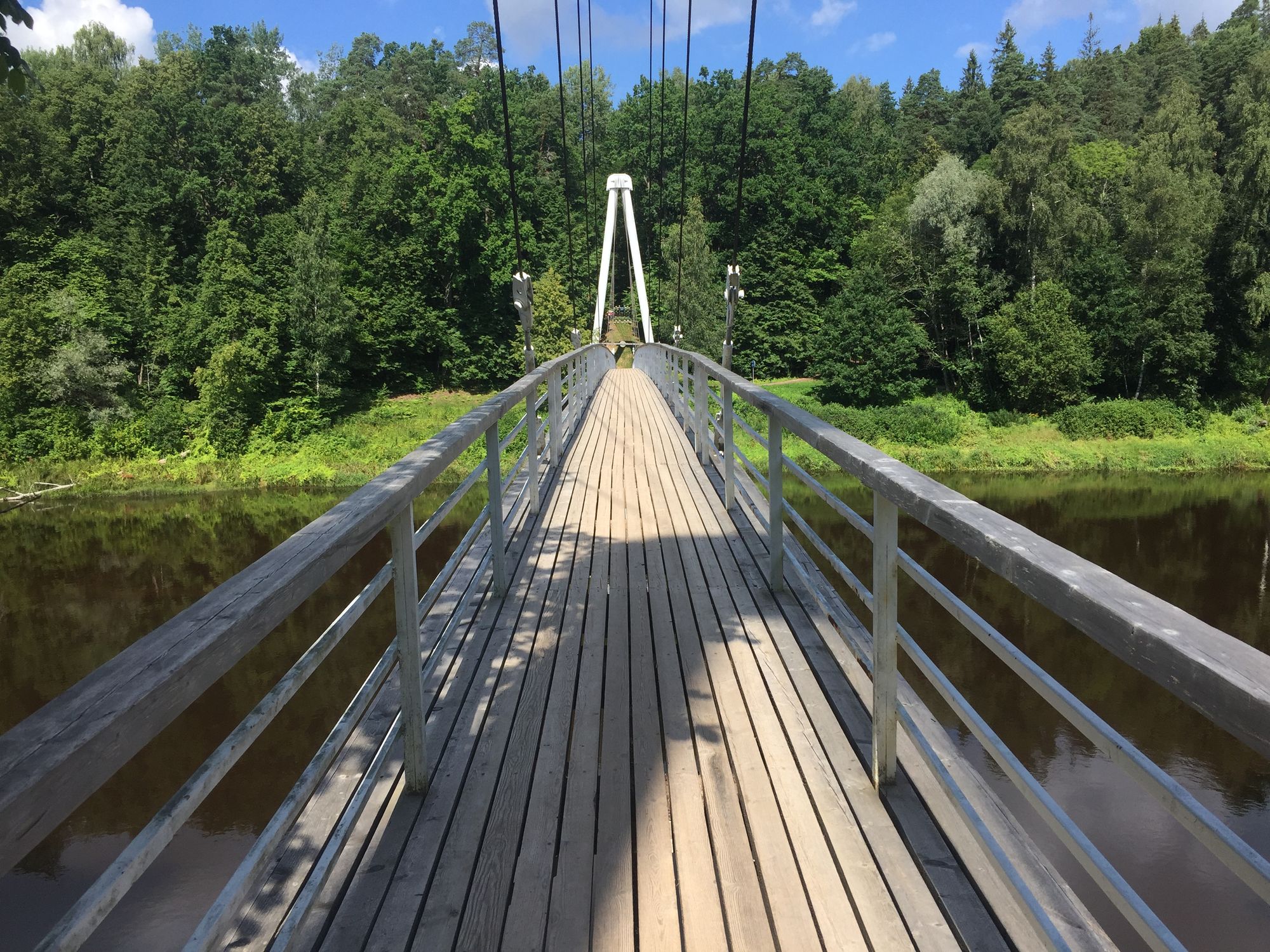 Holzbruecke ueber den Fluss Gauja