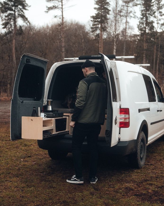 Beispiel für einen Caddy Camper Ausbau mit Campingbox.