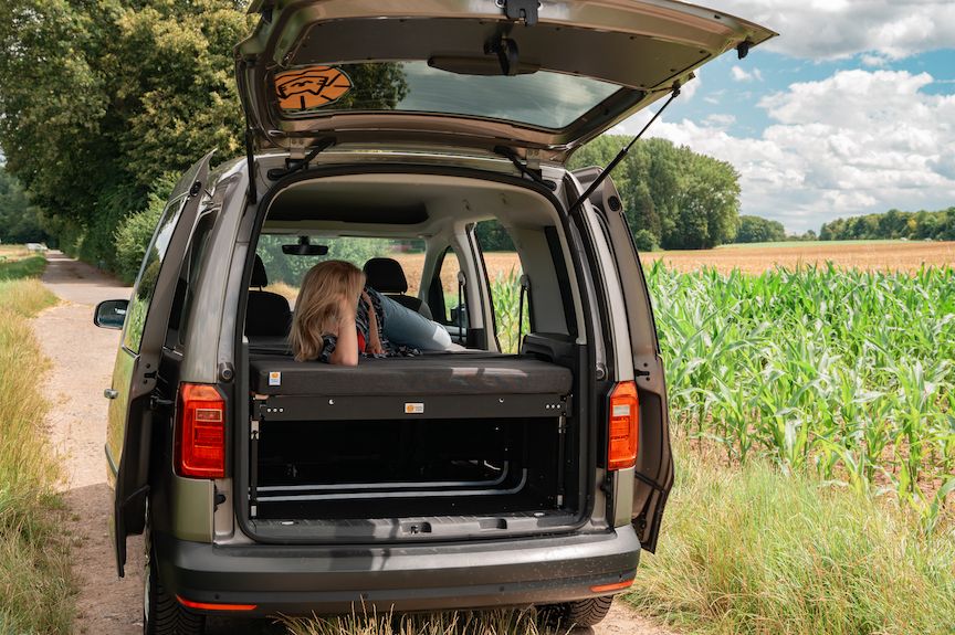 Freiheit auf vier Rädern – mit dem richtigen VW Caddy Schlafsystem