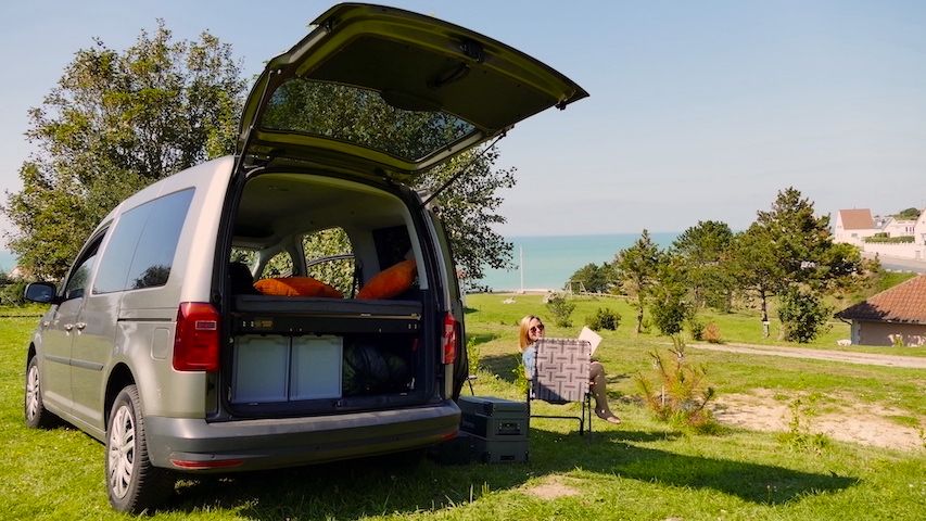 Freiheit auf vier Rädern – mit dem richtigen VW Caddy Schlafsystem