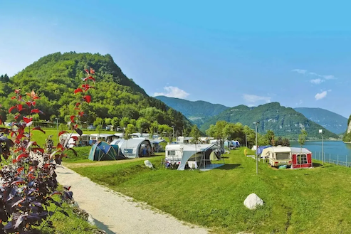 Campingplatz in Italien am See.